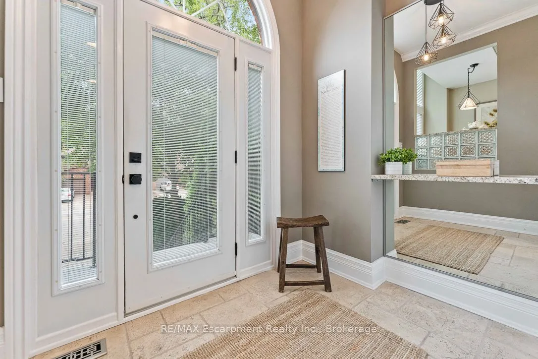 2331 Marine Drive — photo 2