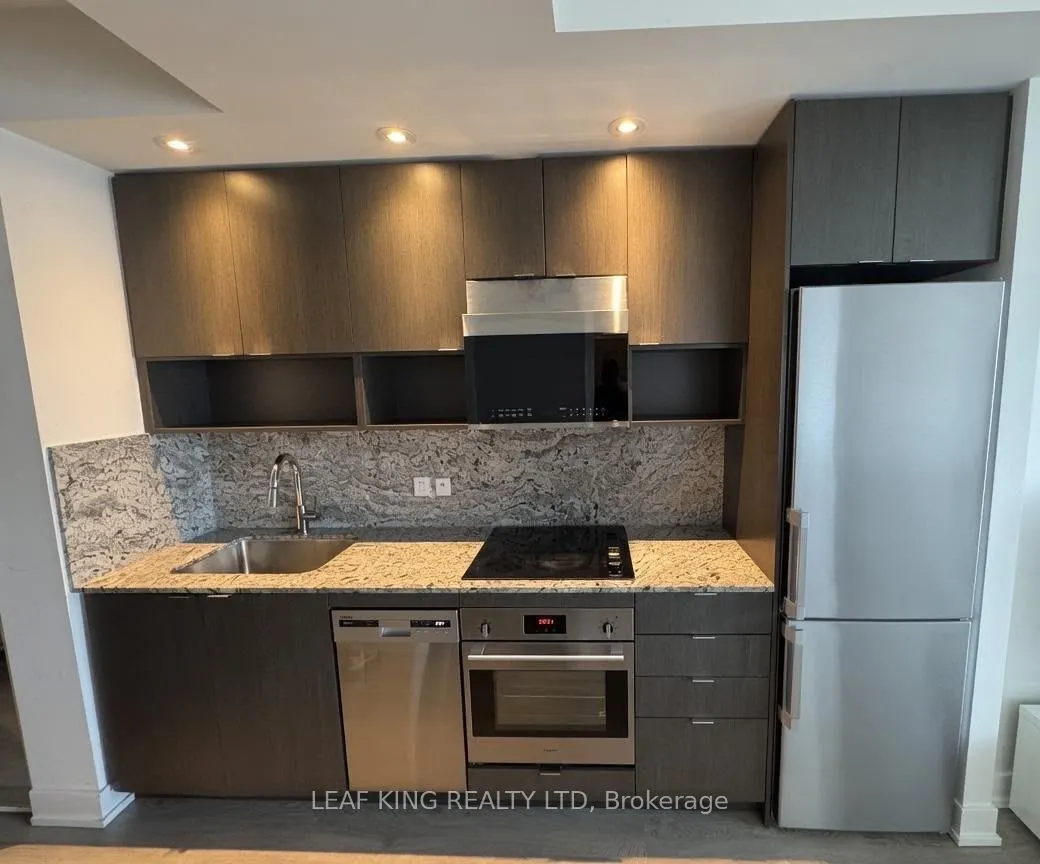 9 Mabelle Avenue — photo 2