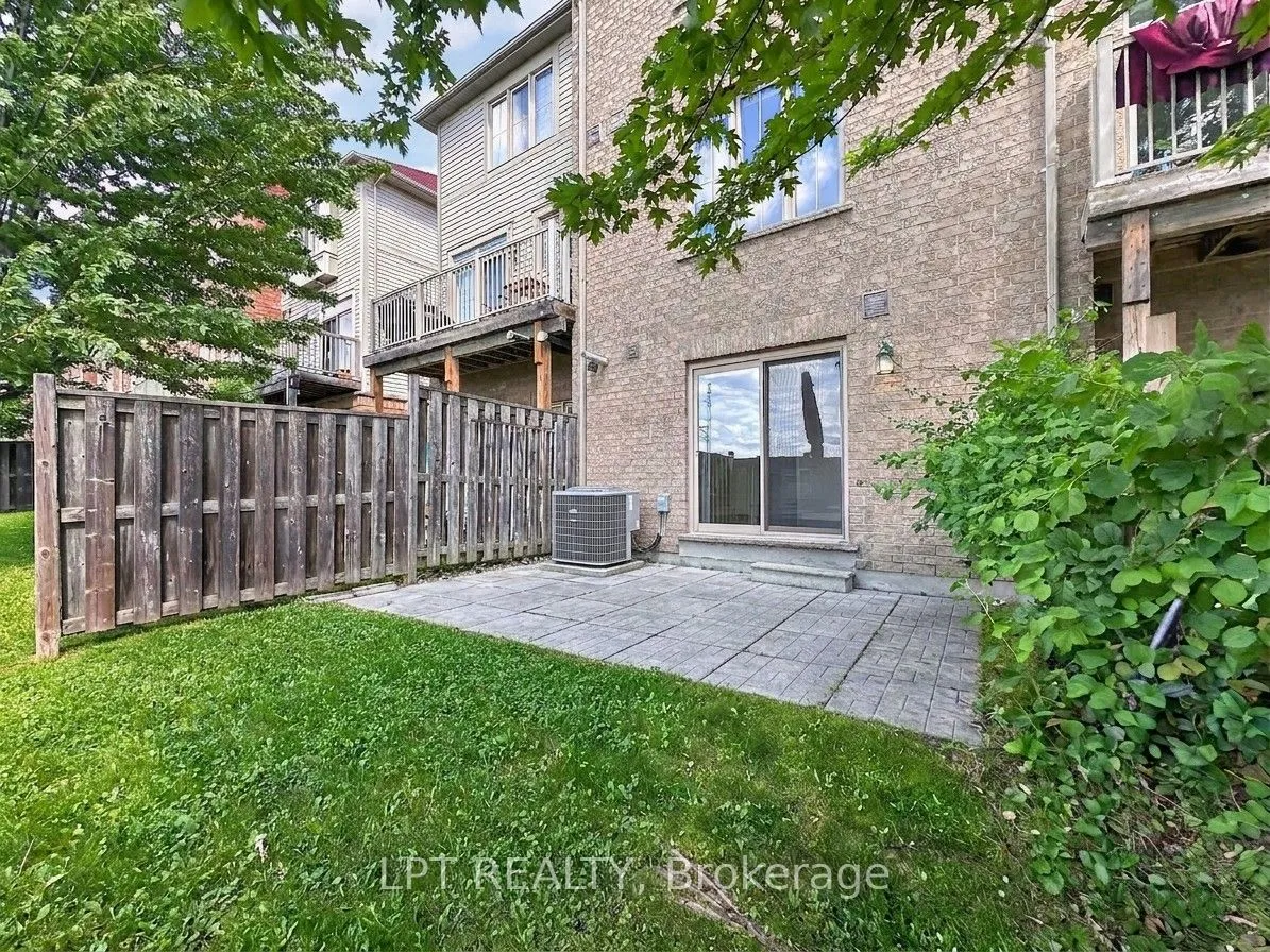 44 Cedar Lake Crescent — photo 28