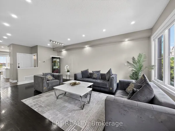 44 Cedar Lake Crescent
