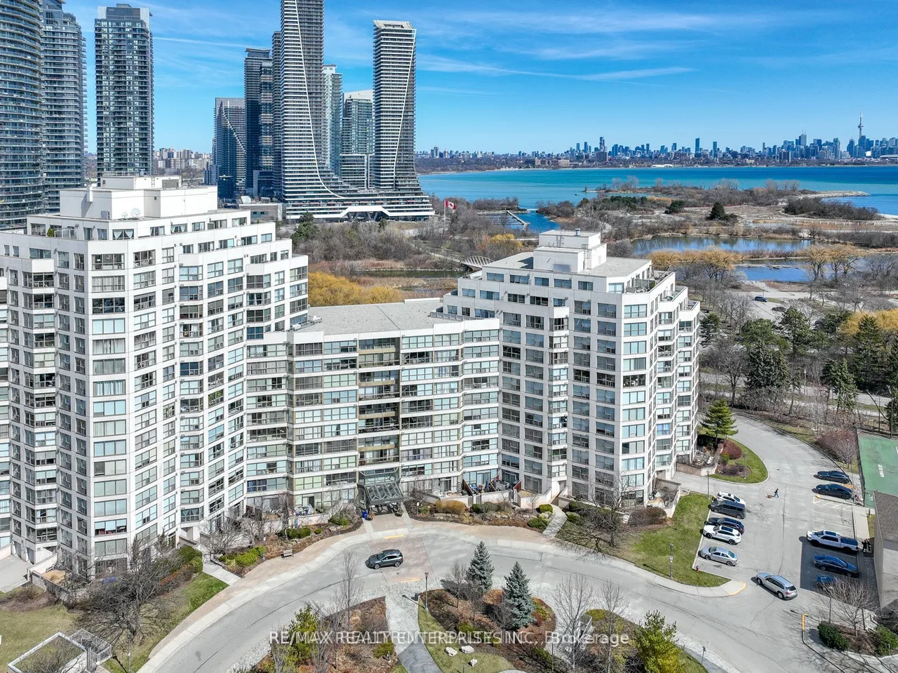 2261 Lake Shore Boulevard W