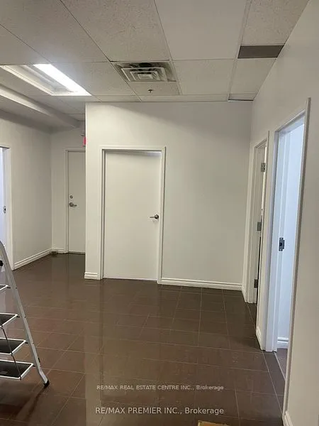 165 DUNDAS Street W — photo 10