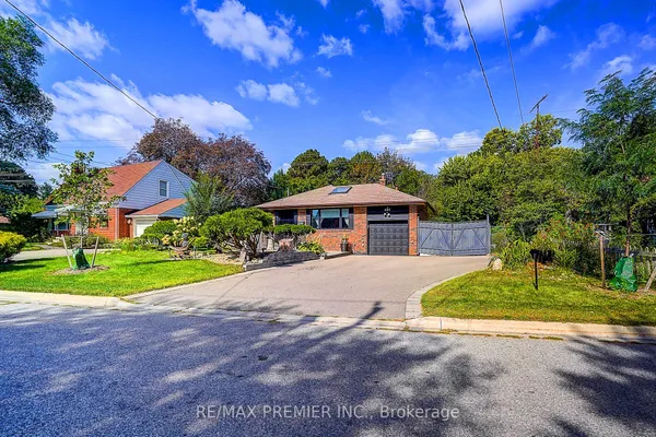 445 Selsey Drive — photo 2