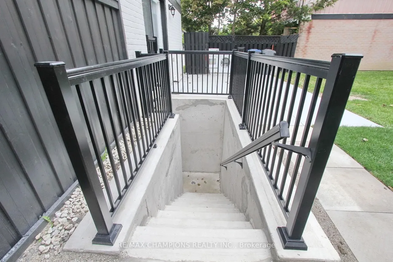 16 Glencairn Square — photo 50