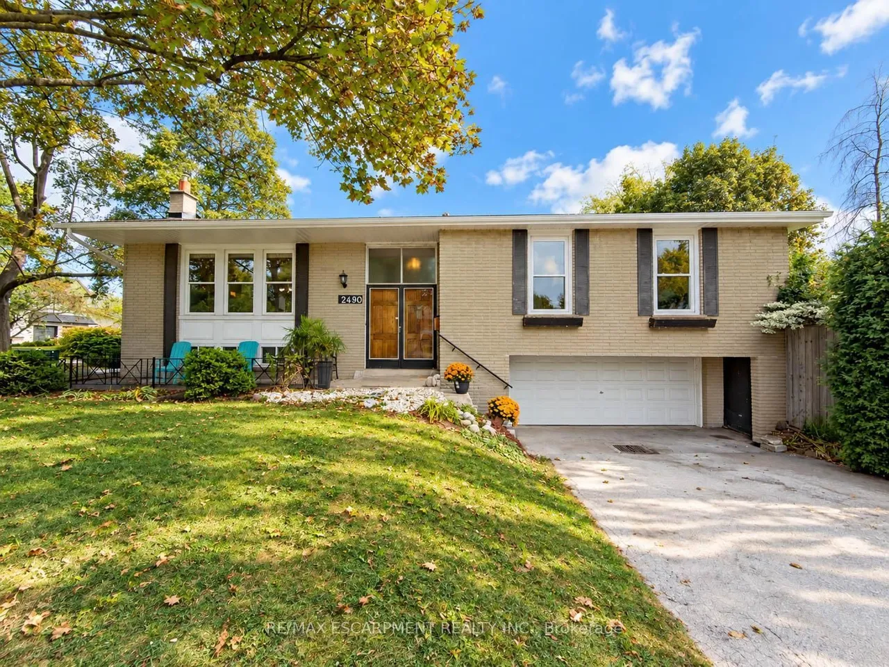 2490 Yarmouth Crescent