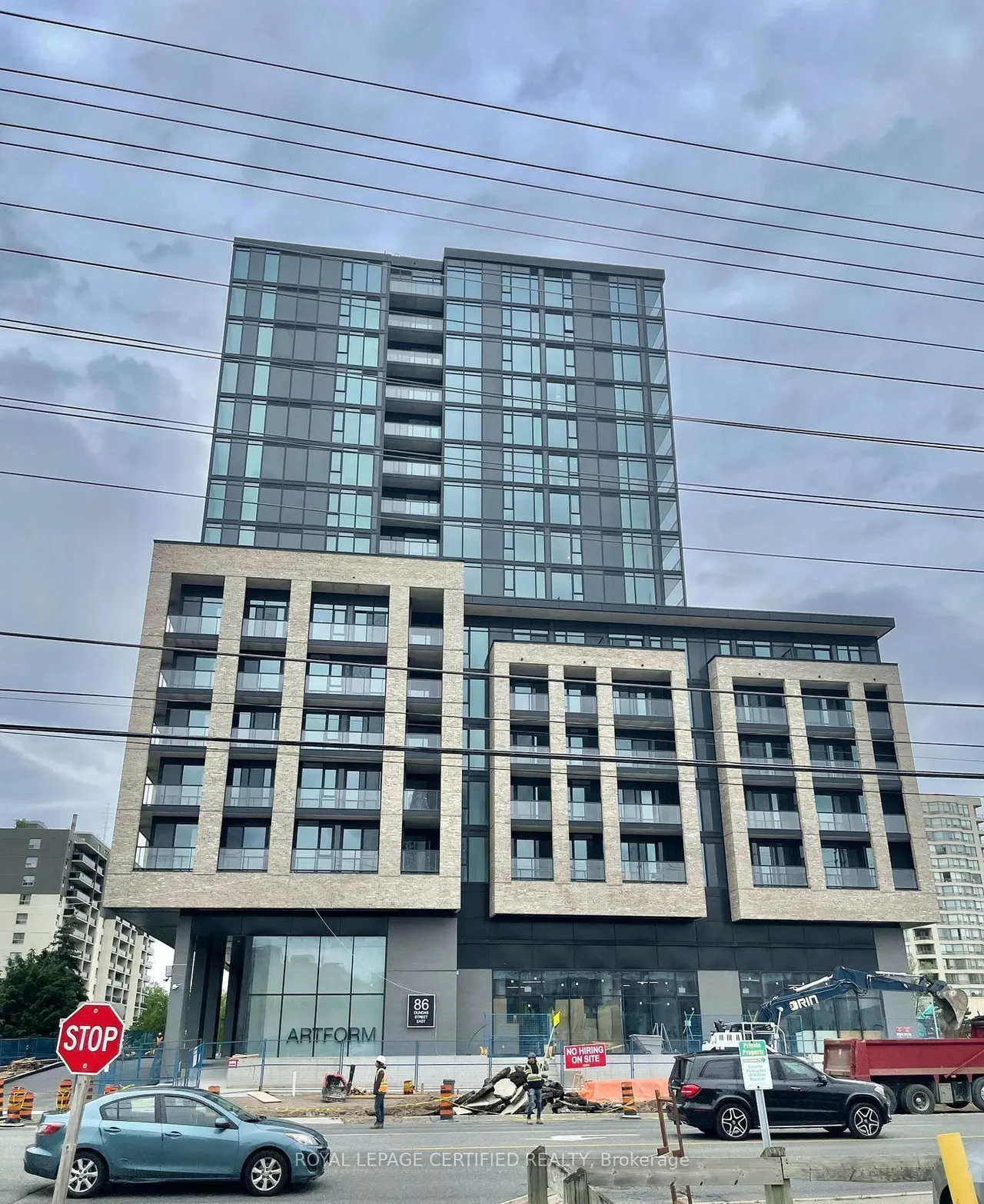 86 Dundas Street E