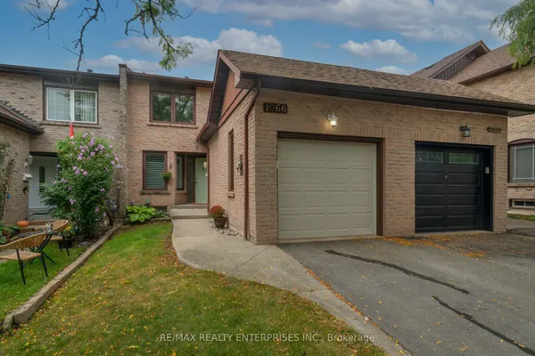 1066 Runnymead Crescent — photo 2