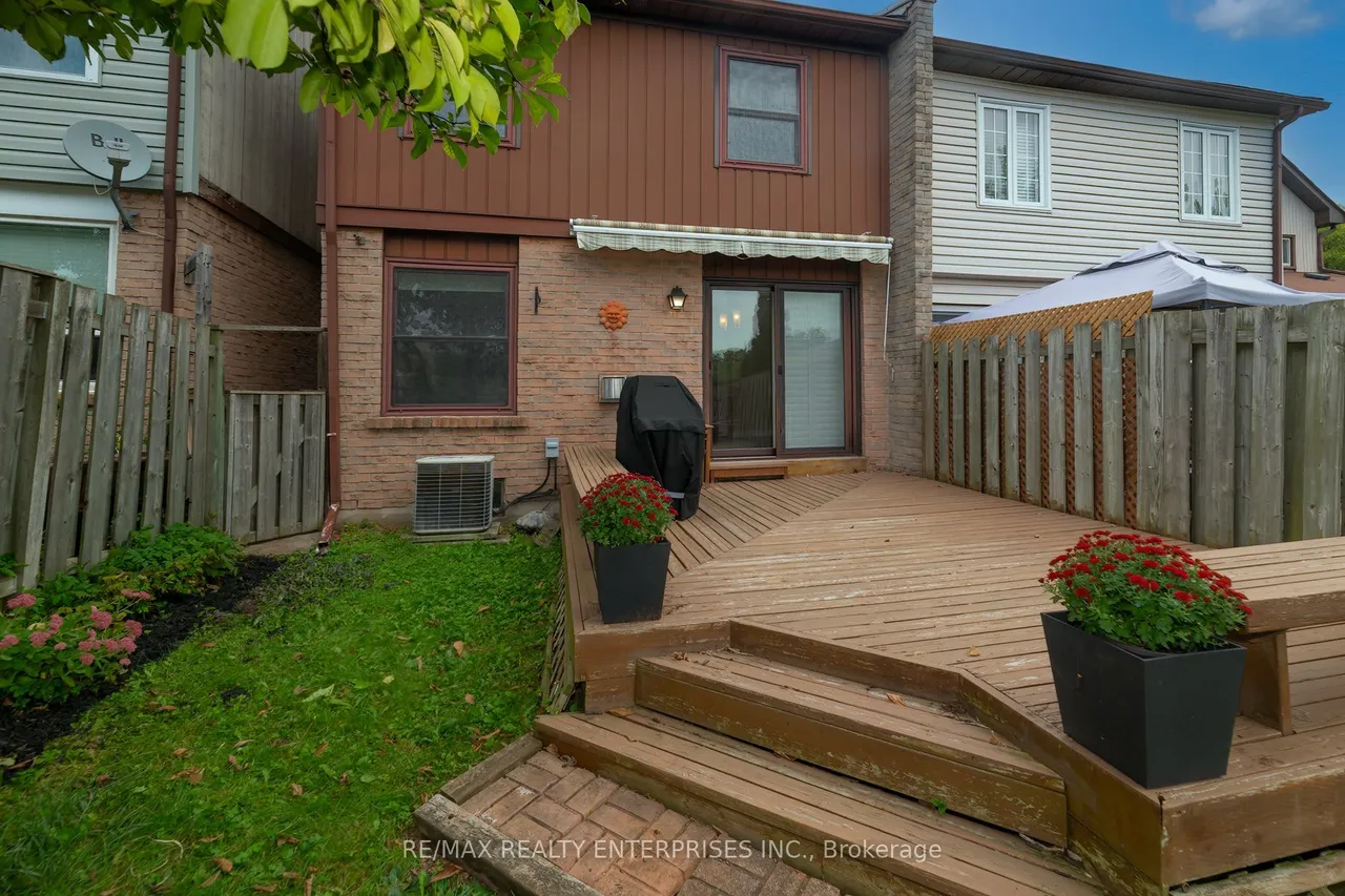 1066 Runnymead Crescent — photo 25