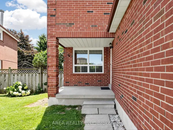 4749 Empire Crescent — photo 2
