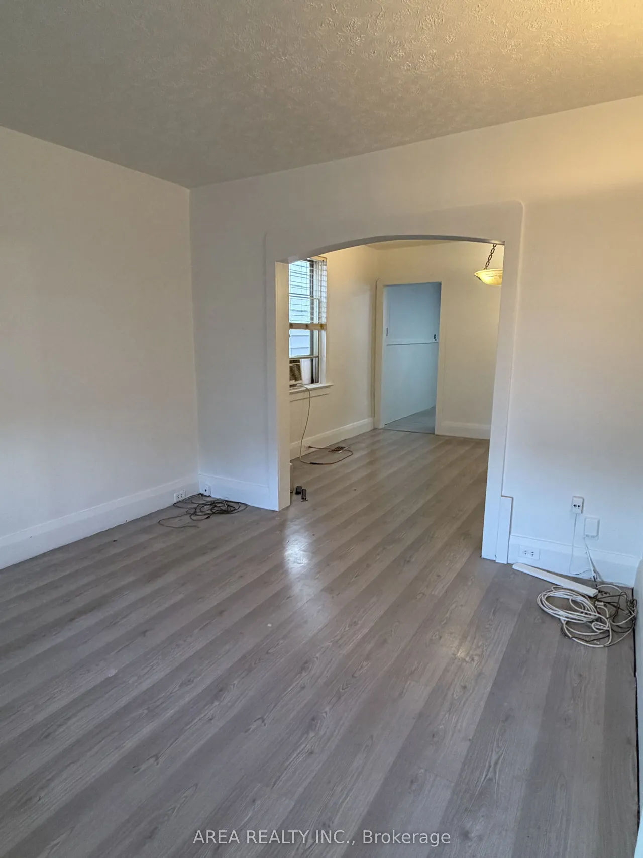 48 Corby Avenue — photo 3