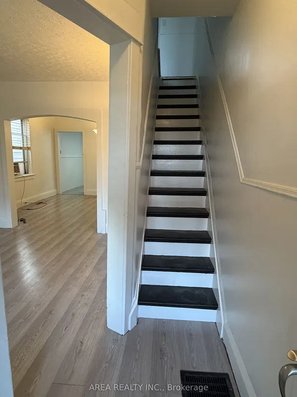 48 Corby Avenue — photo 2