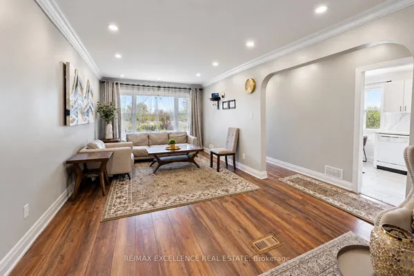 49 Barrhead Crescent — photo 2