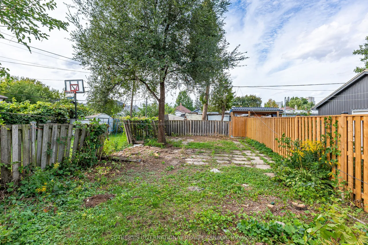 14 Marshall Boulevard — photo 3