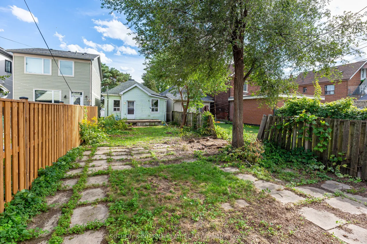 14 Marshall Boulevard — photo 4