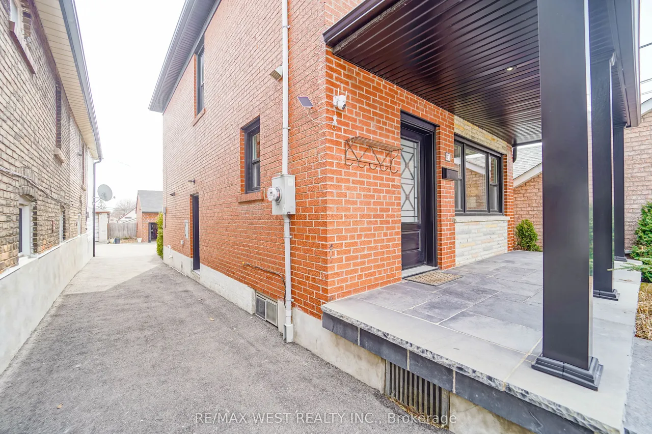 11 Helen Avenue — photo 12
