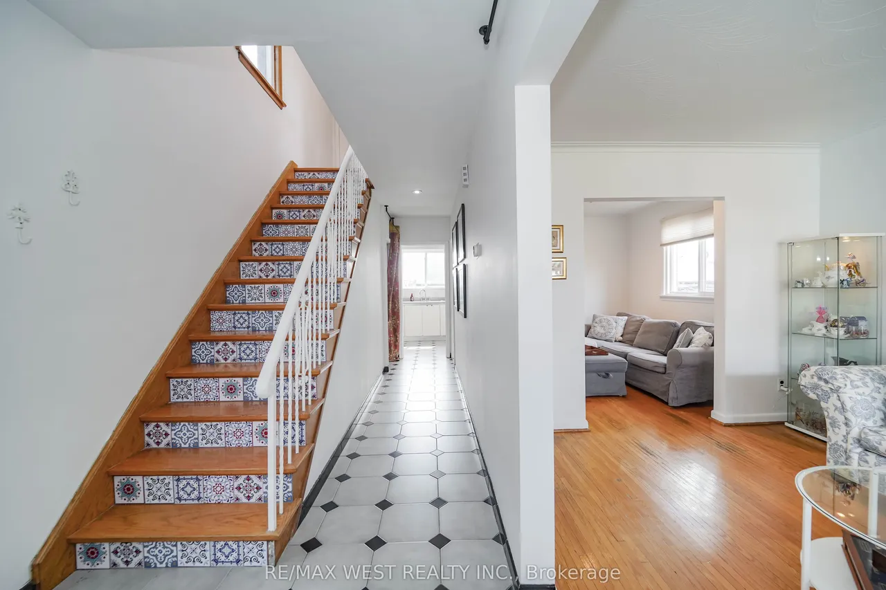 11 Helen Avenue — photo 2