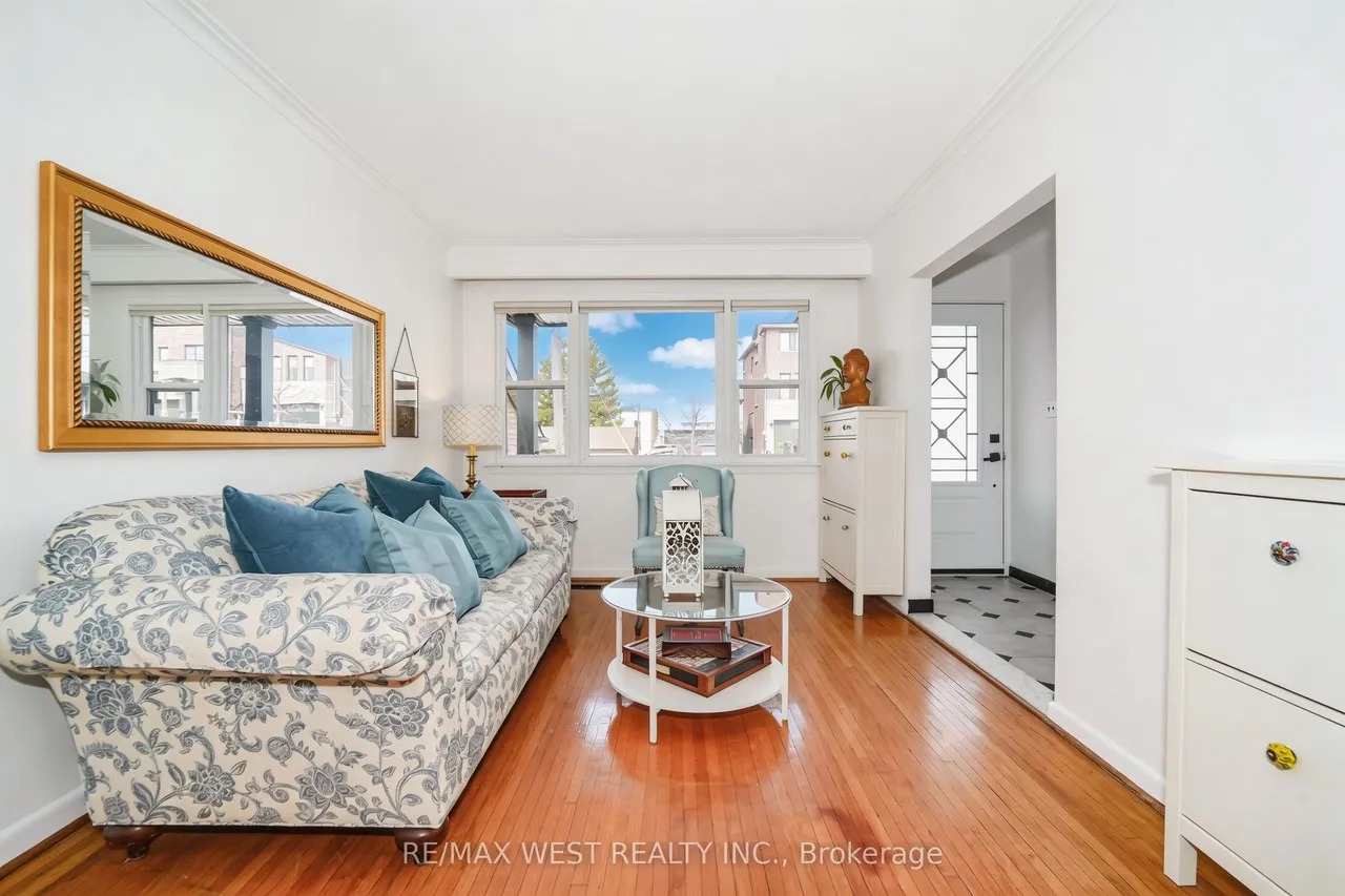 11 Helen Avenue — photo 3