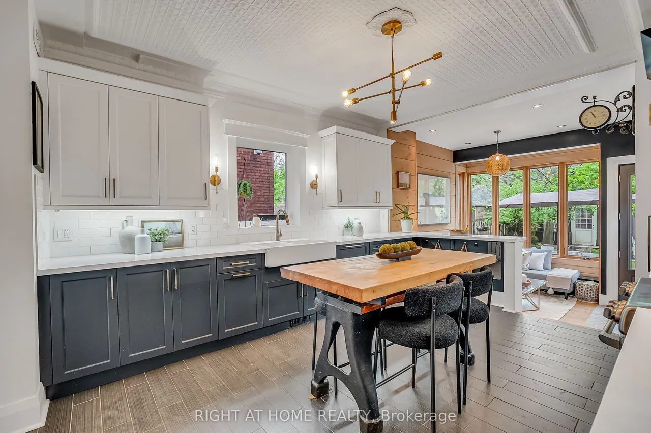 118 Lansdowne Avenue — photo 2