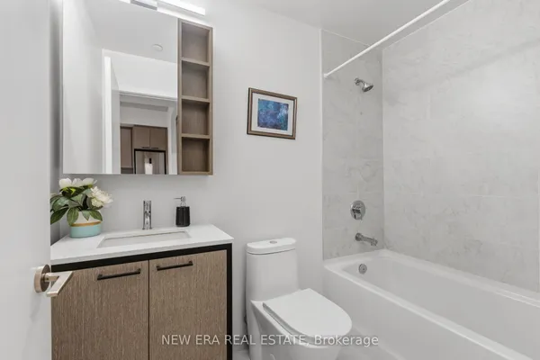 1808 St. Clair Avenue W, Unit 301 — photo 2