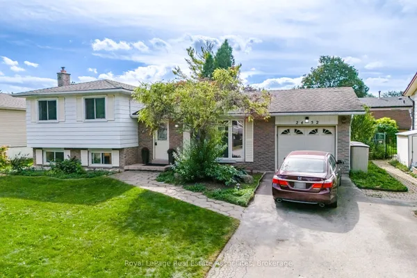 2452 Yarmouth Crescent — photo 2