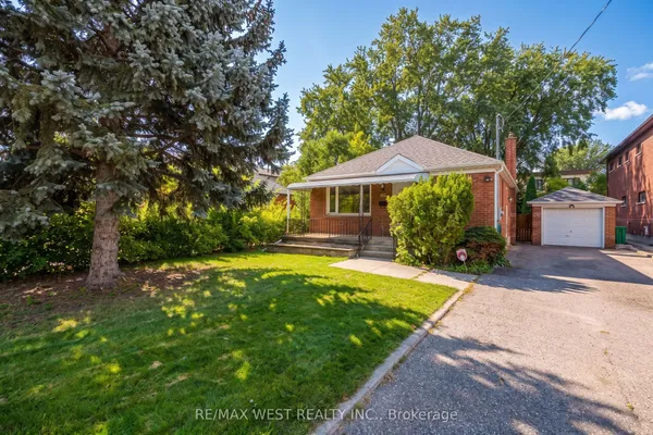 32 Pine Avenue N