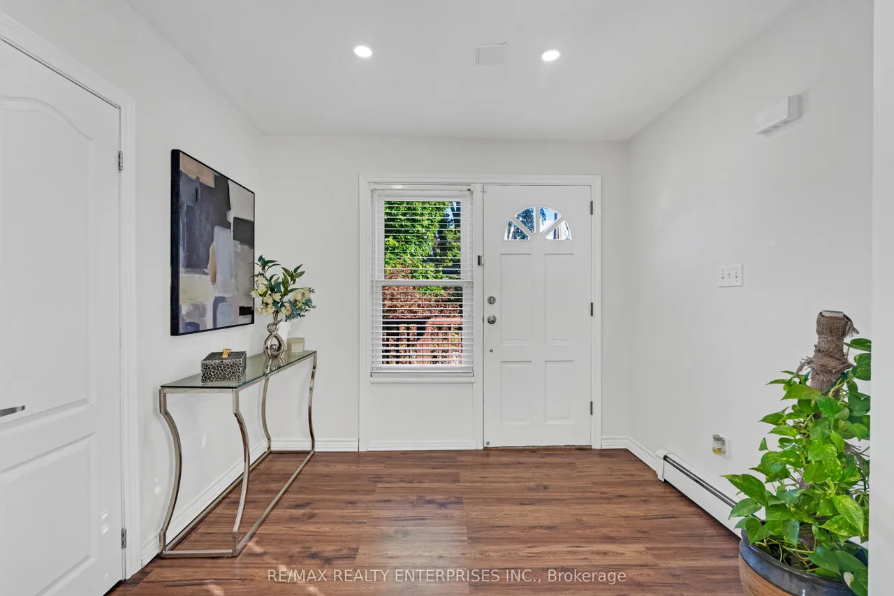 161 Angelene Street — photo 3