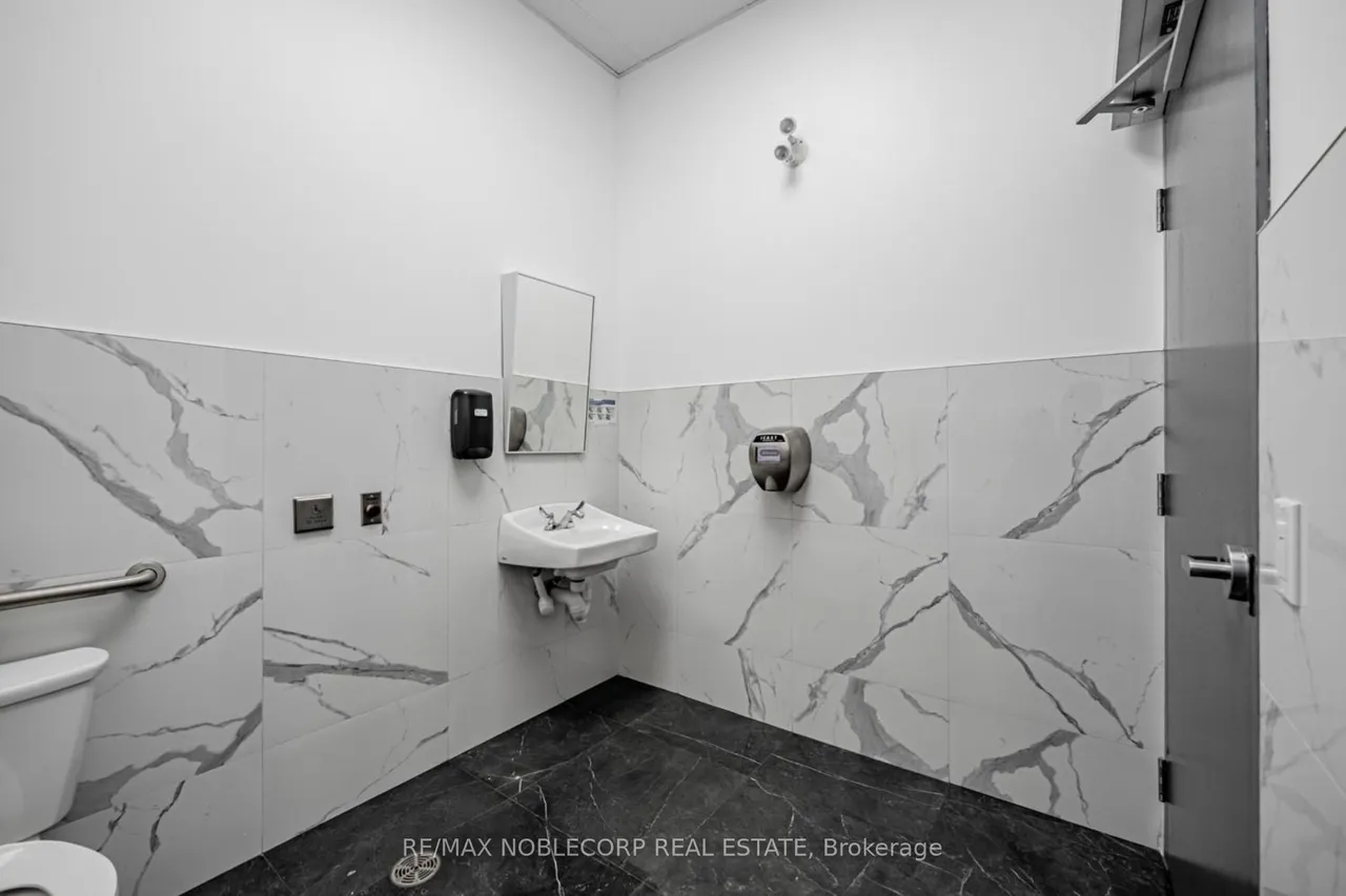 205 Queen Street E, Unit B — photo 32
