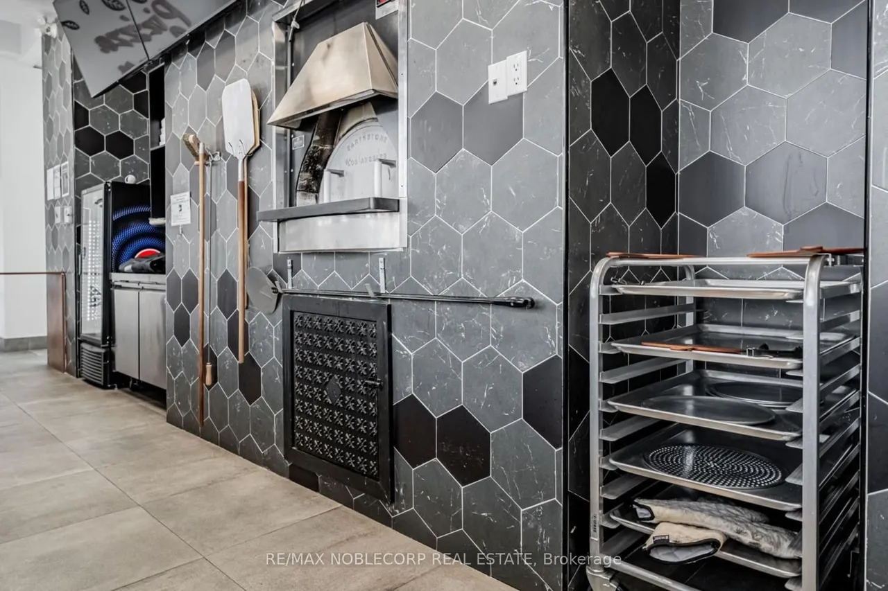 205 Queen Street E, Unit B — photo 31