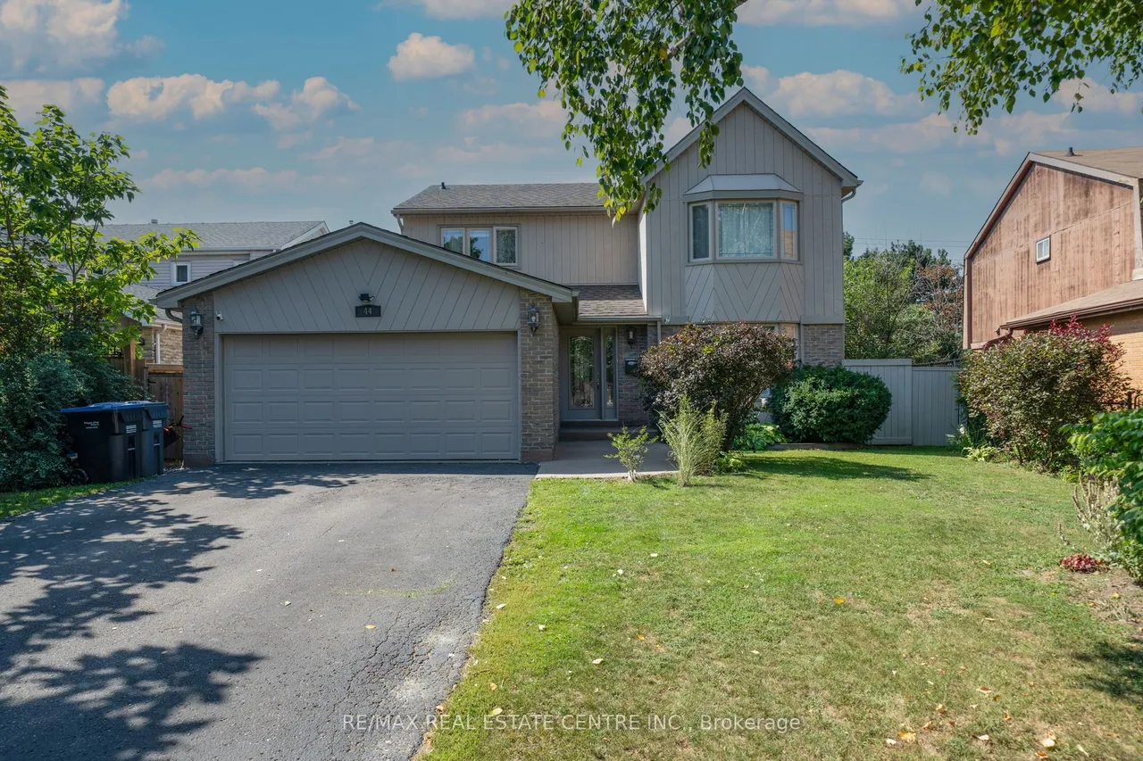 44 Madelaine Crescent