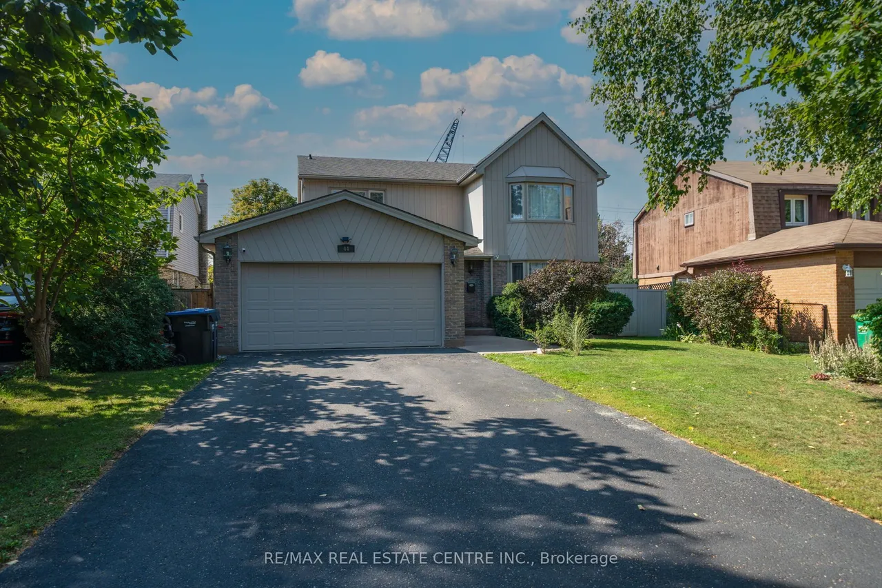 44 Madelaine Crescent — photo 3