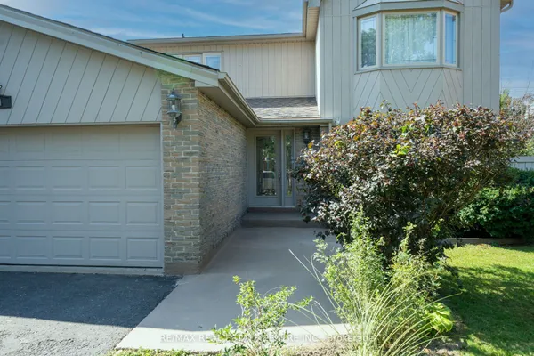 44 Madelaine Crescent — photo 2
