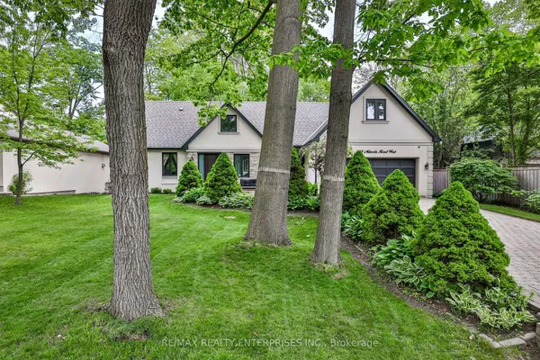 208 Mineola Road W — photo 2