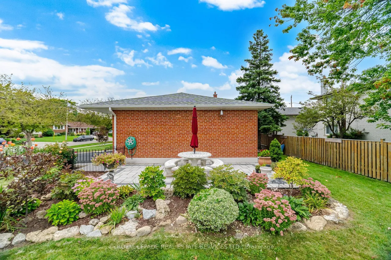 726 Netherton Crescent — photo 40