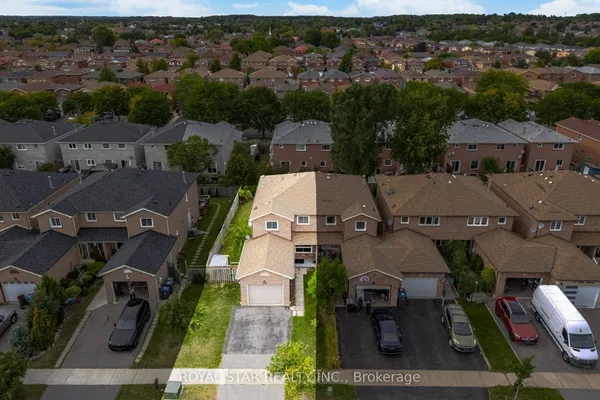 39 Ebby Avenue E — photo 2