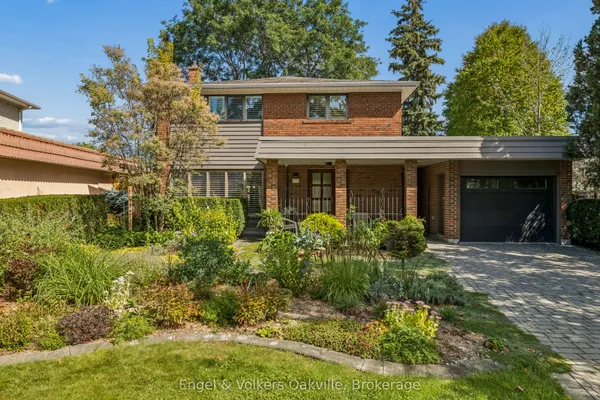 1170 Conyers Crescent — photo 2