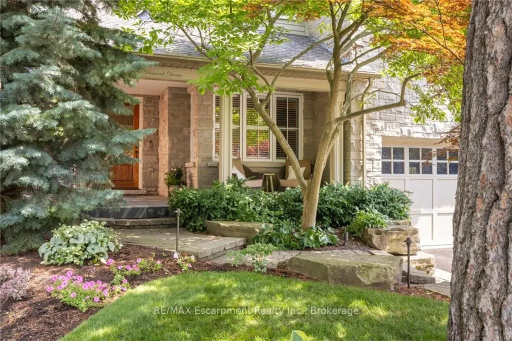 29 Howard Avenue — photo 3
