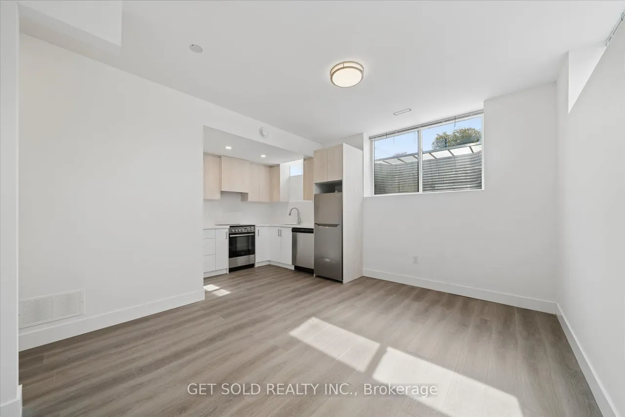 15 Burrard Road — photo 49