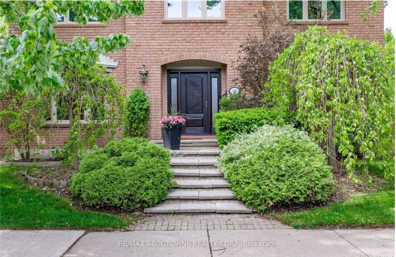 500 Blenheim Crescent — photo 3