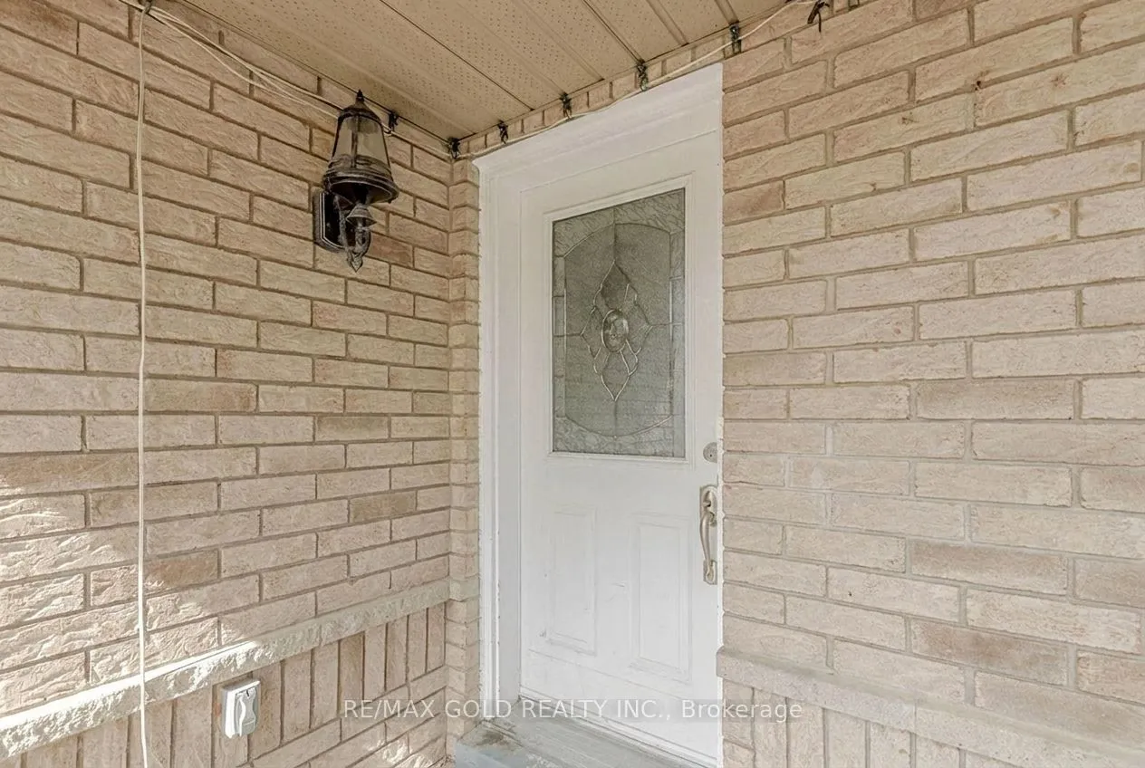 35 Ridgefield Court — photo 2