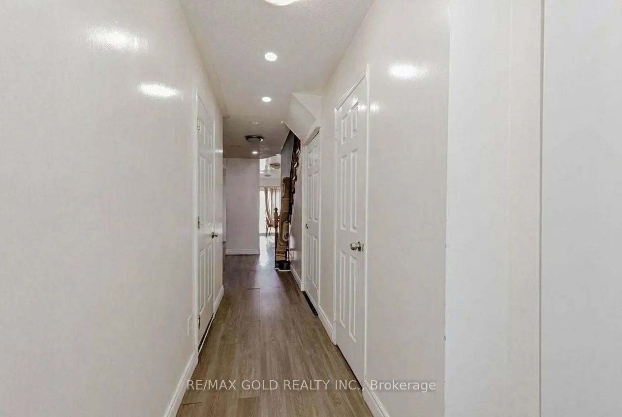 35 Ridgefield Court — photo 3