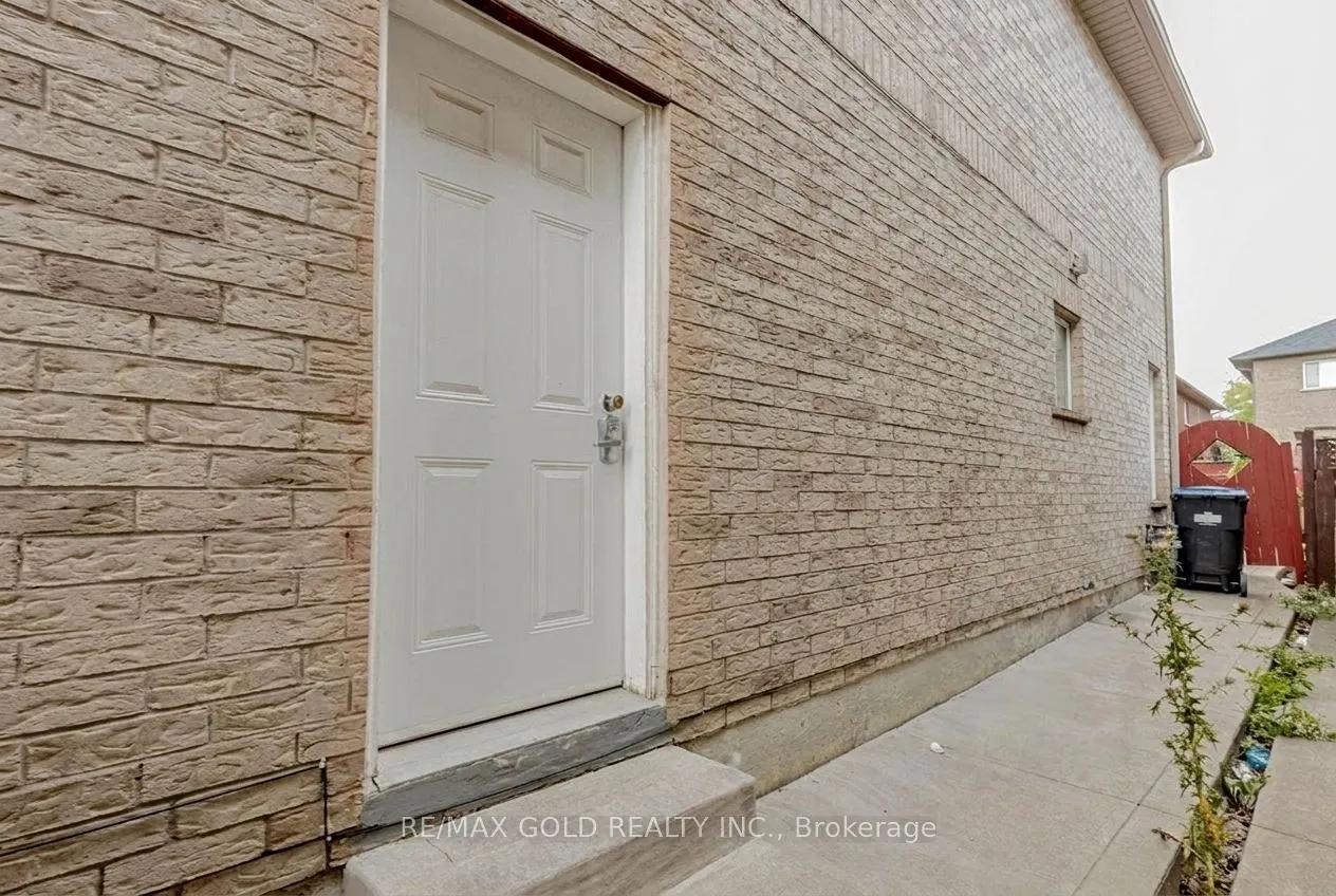 35 Ridgefield Court — photo 22