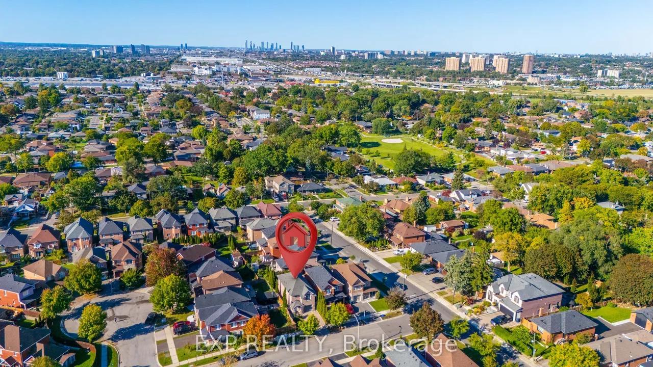 6 Purdy Crescent W — photo 40