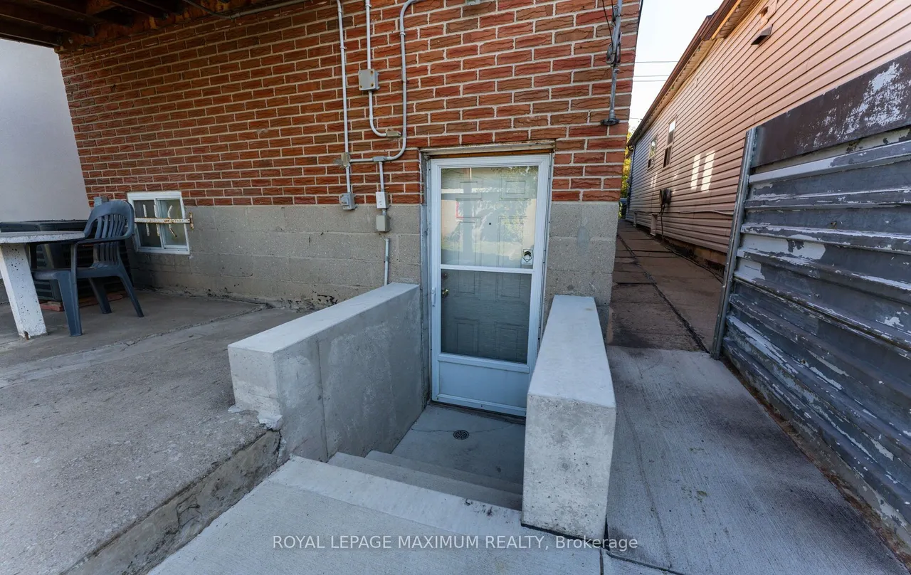 376 McRoberts Avenue — photo 39