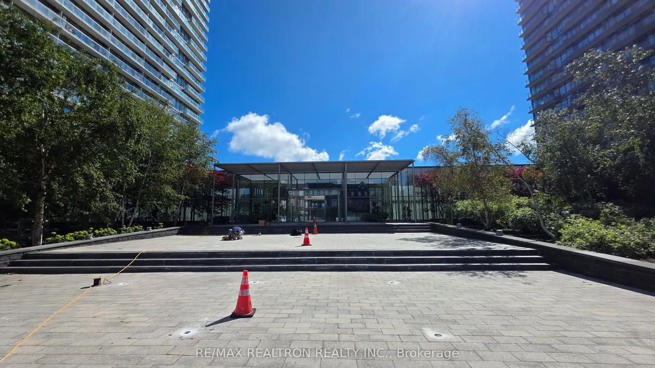 105 The Queensway Avenue, Unit 607 — photo 3
