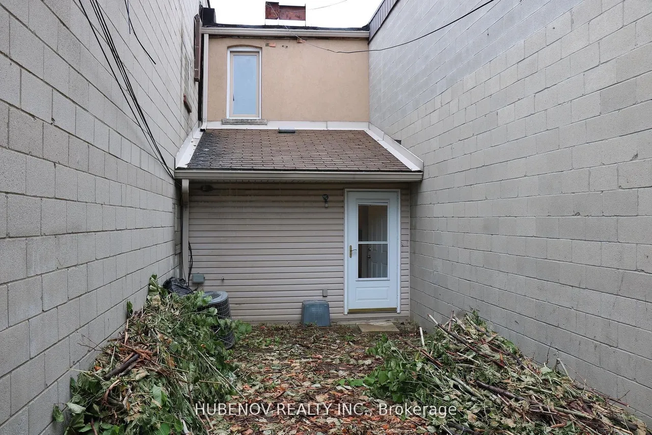 1261 St.Clair Avenue W — photo 35