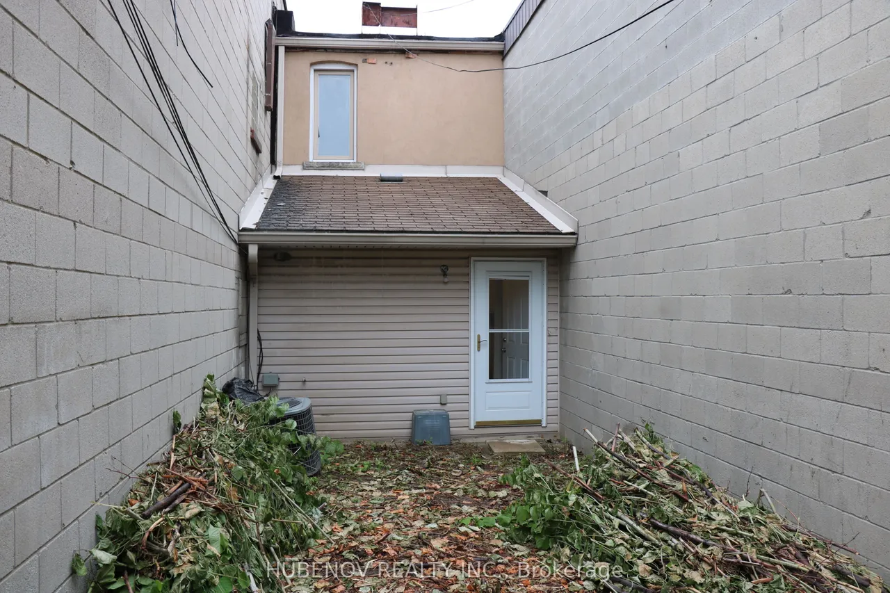 1261 St.Clair Avenue W — photo 34