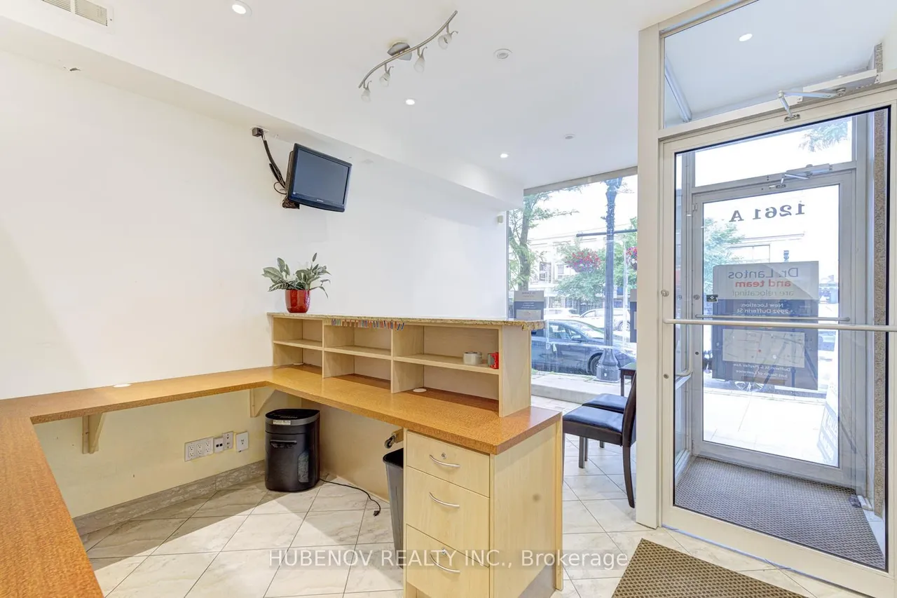 1261 St.Clair Avenue W — photo 3