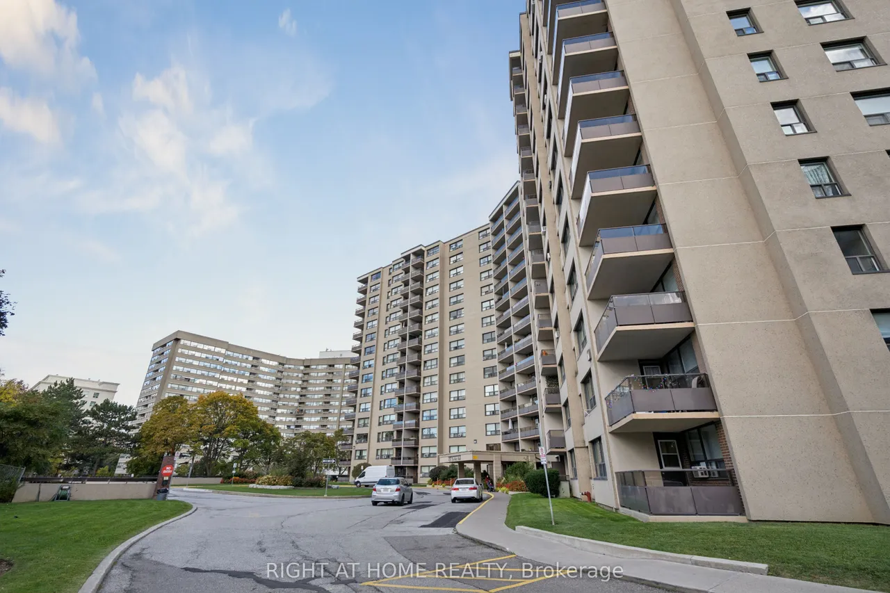 451 The West Mall — photo 25