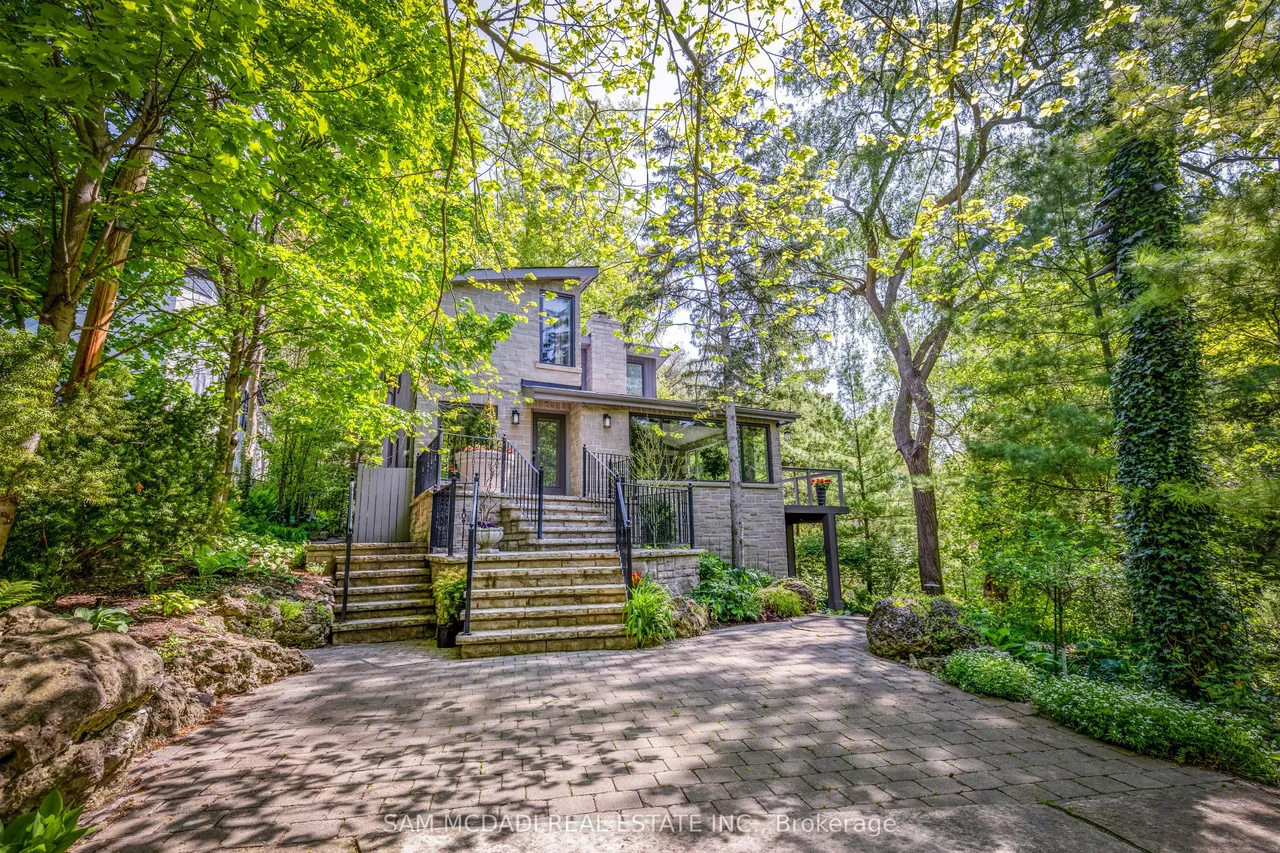1273 Queen Victoria Avenue — photo 2