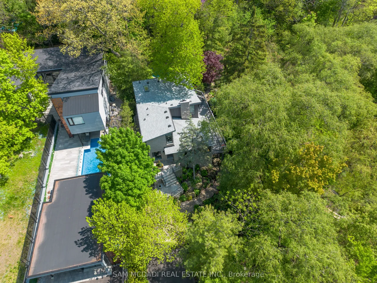 1273 Queen Victoria Avenue — photo 48